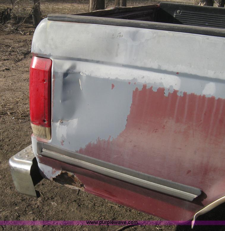 image for item E3219 1990 Ford F150 XLT Lariat pickup truck