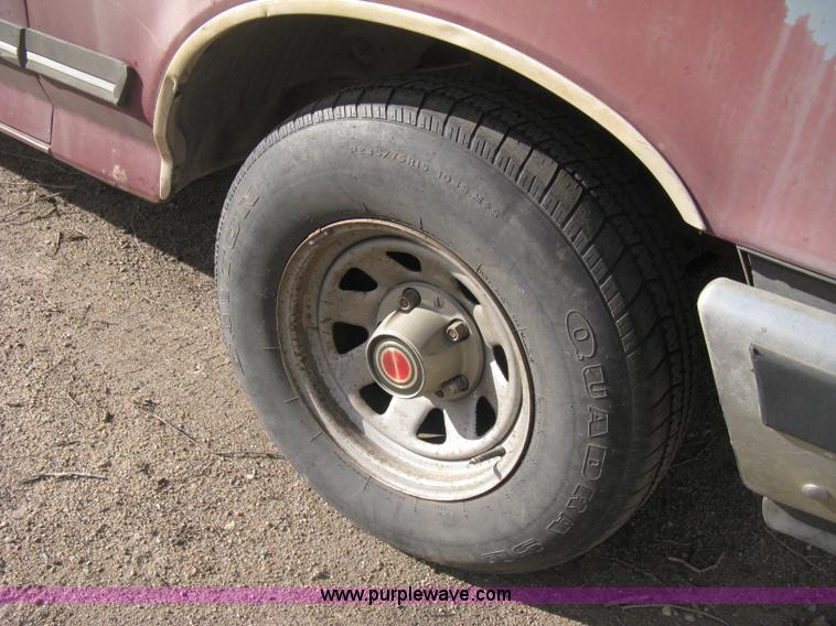 image for item E3219 1990 Ford F150 XLT Lariat pickup truck