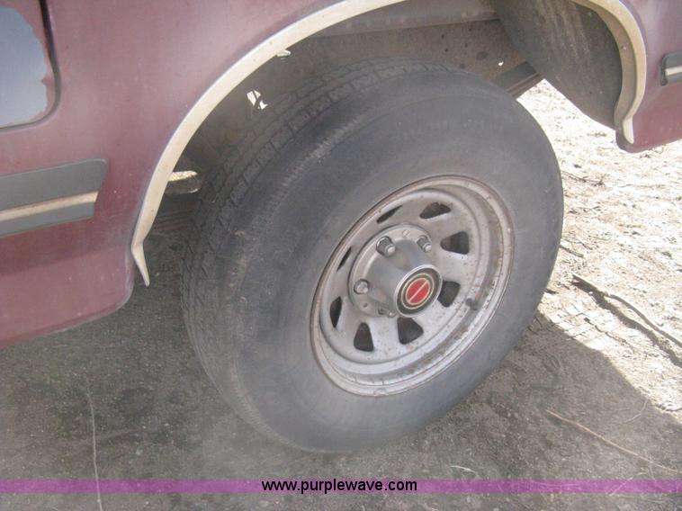 image for item E3219 1990 Ford F150 XLT Lariat pickup truck