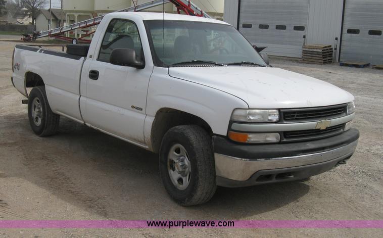 image for item E3239 1999 Chevrolet Silverado 1500 pickup truck