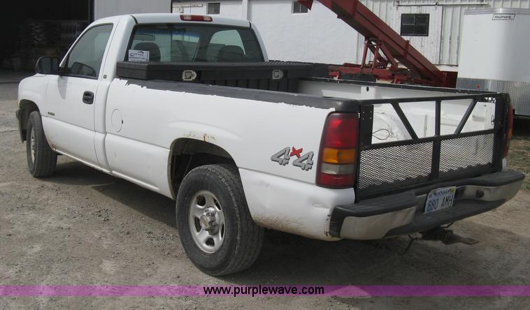 image for item E3239 1999 Chevrolet Silverado 1500 pickup truck