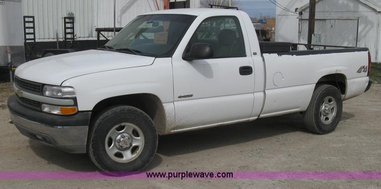 image for item E3239 1999 Chevrolet Silverado 1500 pickup truck