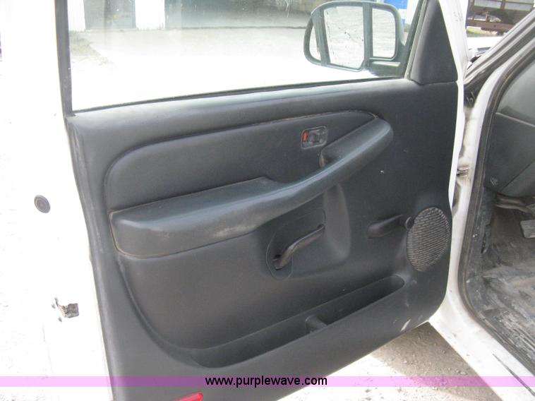 image for item E3239 1999 Chevrolet Silverado 1500 pickup truck