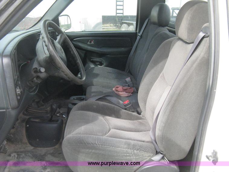 image for item E3239 1999 Chevrolet Silverado 1500 pickup truck