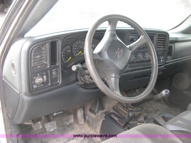 image for item E3239 1999 Chevrolet Silverado 1500 pickup truck