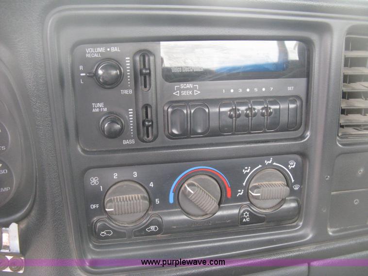 image for item E3239 1999 Chevrolet Silverado 1500 pickup truck