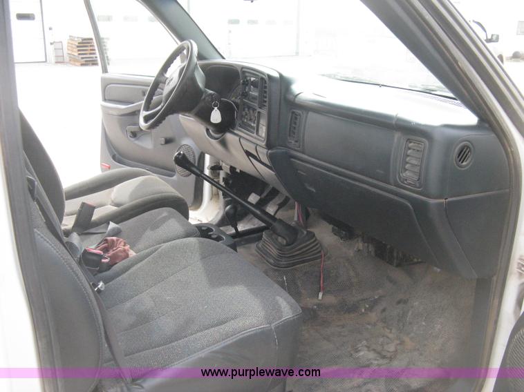 image for item E3239 1999 Chevrolet Silverado 1500 pickup truck