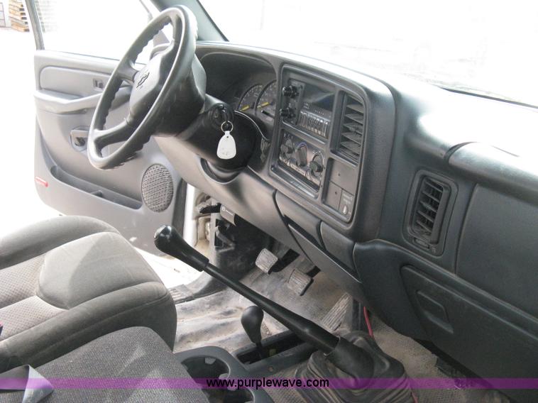 image for item E3239 1999 Chevrolet Silverado 1500 pickup truck