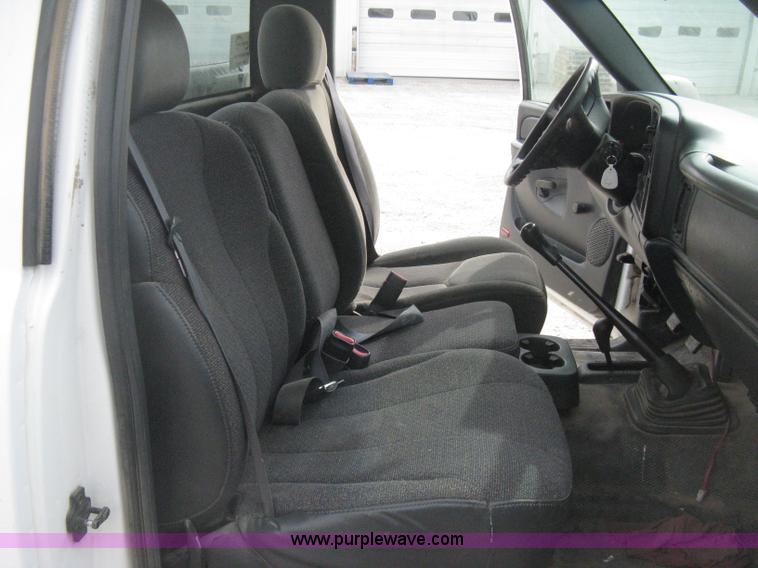 image for item E3239 1999 Chevrolet Silverado 1500 pickup truck