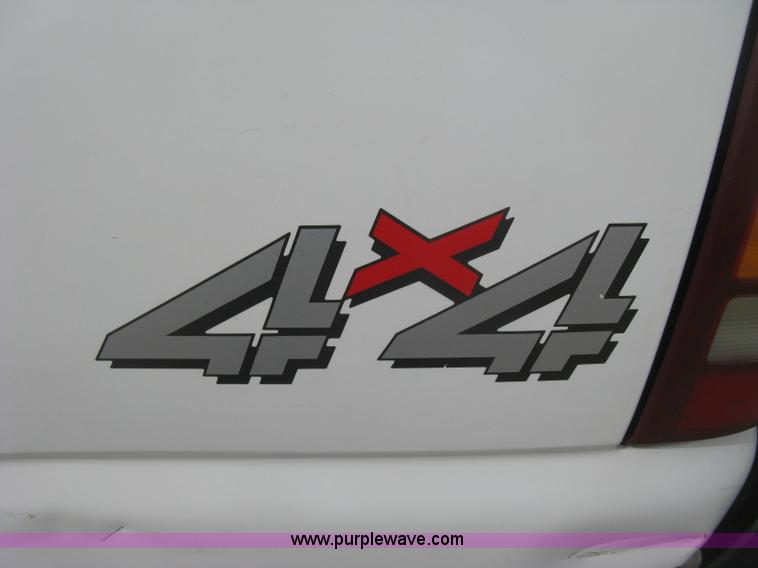 image for item E3239 1999 Chevrolet Silverado 1500 pickup truck