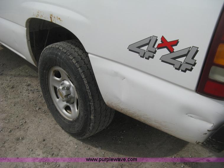 image for item E3239 1999 Chevrolet Silverado 1500 pickup truck