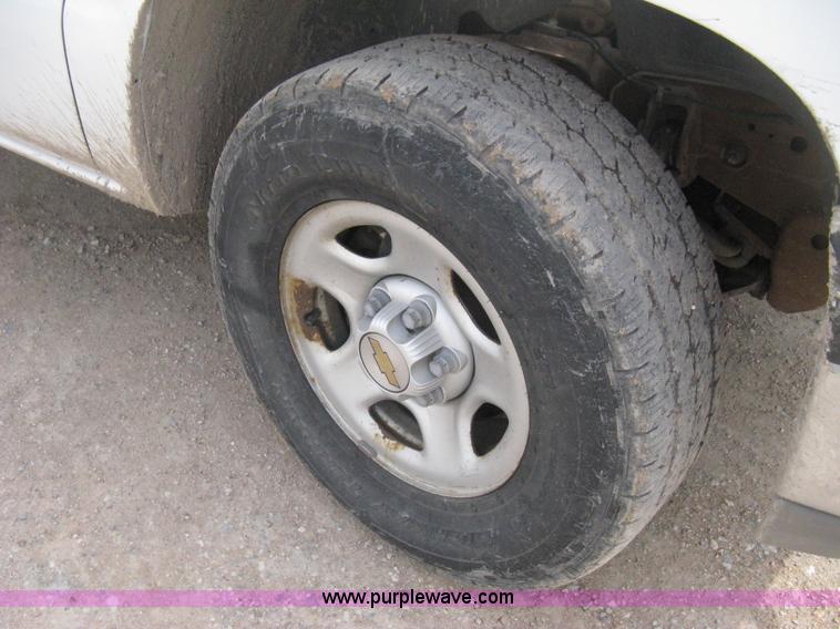 image for item E3239 1999 Chevrolet Silverado 1500 pickup truck