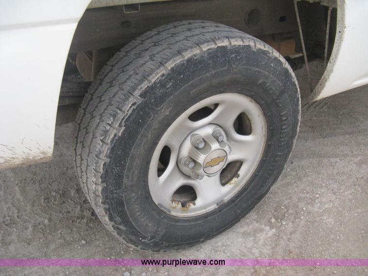 image for item E3239 1999 Chevrolet Silverado 1500 pickup truck