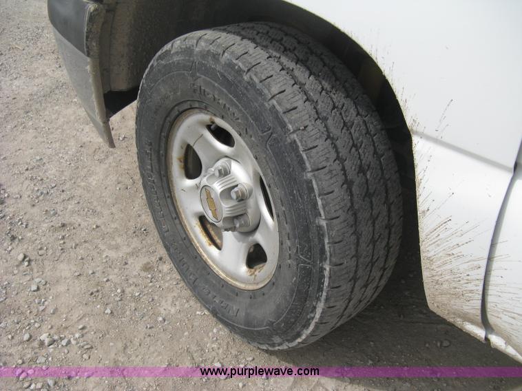 image for item E3239 1999 Chevrolet Silverado 1500 pickup truck