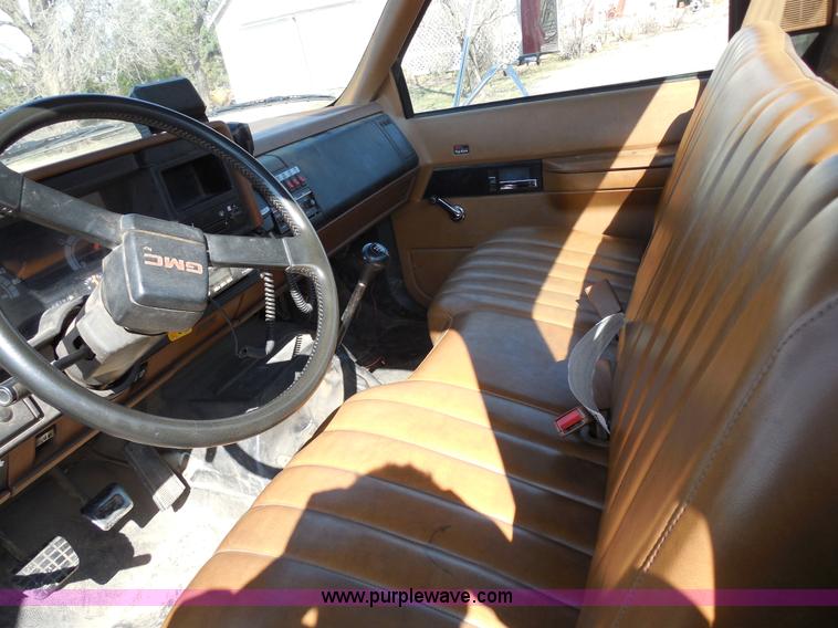 image for item E3352 1992 GMC TopKick water tender truck