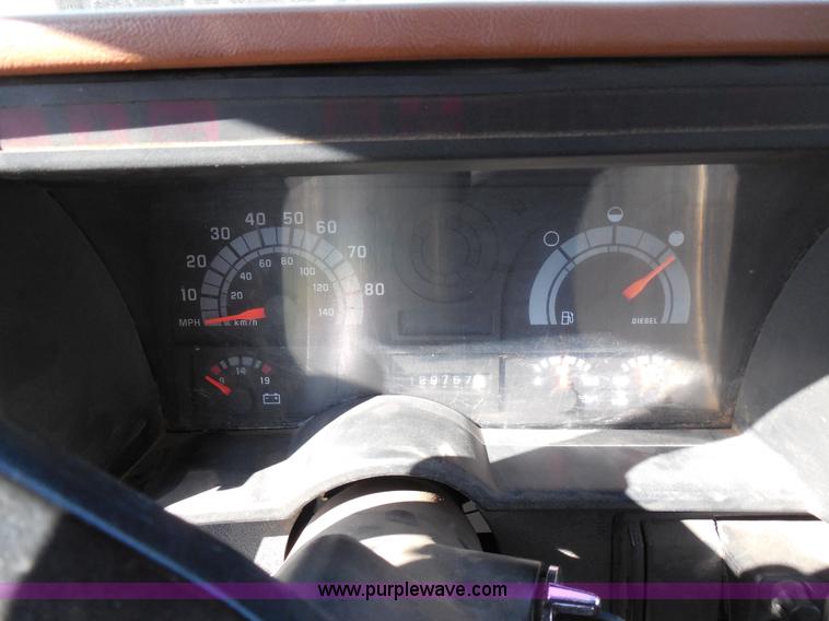 image for item E3352 1992 GMC TopKick water tender truck