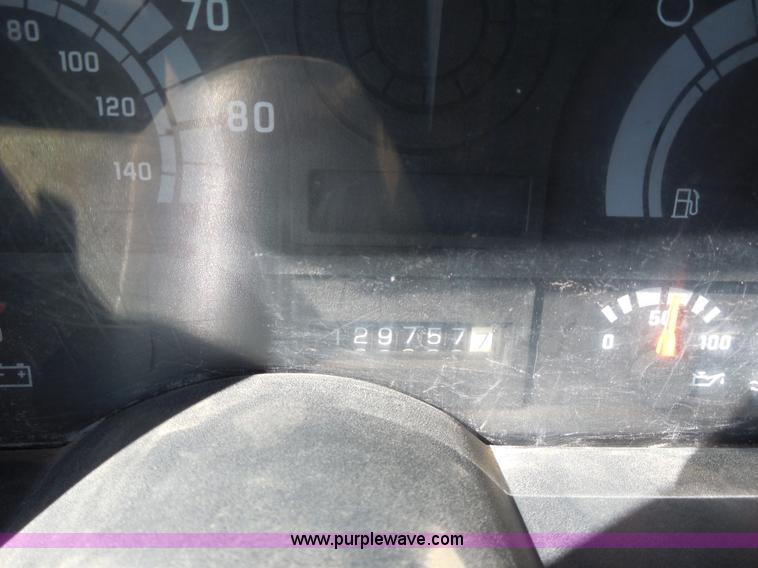 image for item E3352 1992 GMC TopKick water tender truck