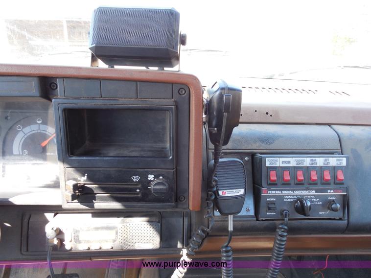 image for item E3352 1992 GMC TopKick water tender truck