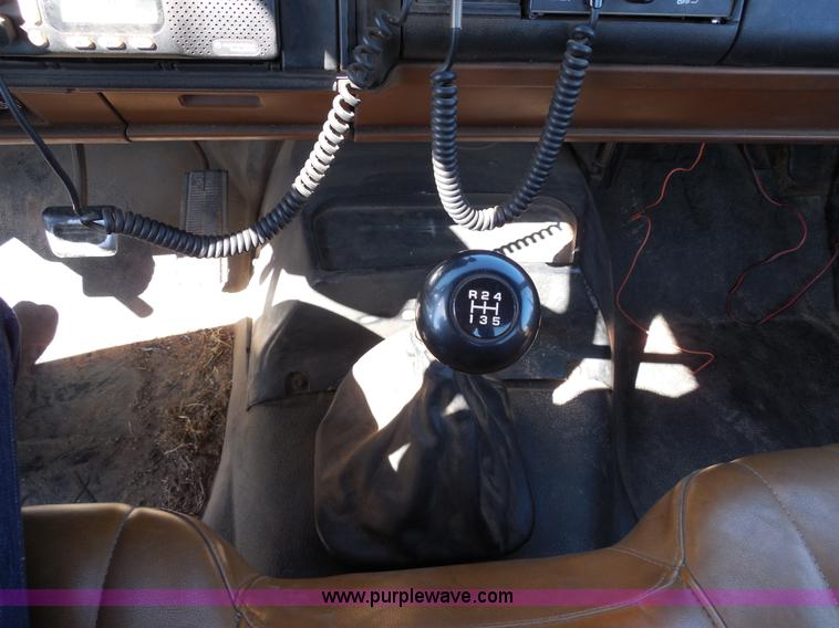 image for item E3352 1992 GMC TopKick water tender truck