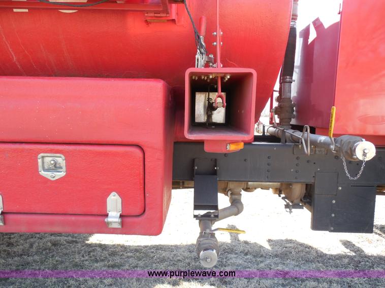 image for item E3352 1992 GMC TopKick water tender truck