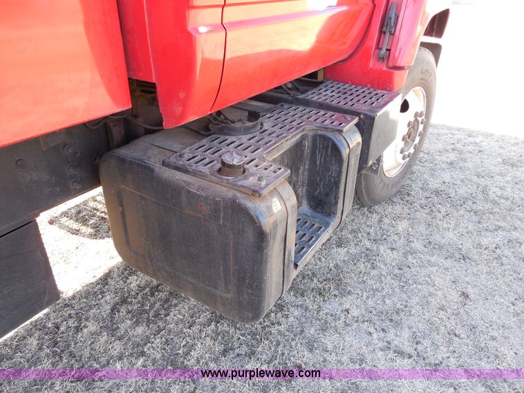 image for item E3352 1992 GMC TopKick water tender truck