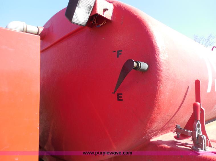 image for item E3352 1992 GMC TopKick water tender truck