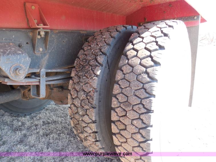 image for item E3352 1992 GMC TopKick water tender truck