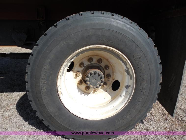 image for item E3352 1992 GMC TopKick water tender truck