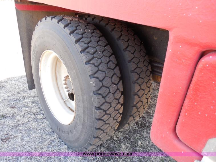 image for item E3352 1992 GMC TopKick water tender truck