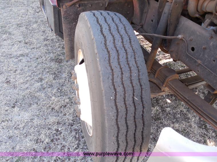 image for item E3352 1992 GMC TopKick water tender truck