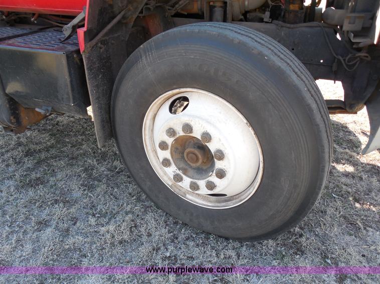 image for item E3352 1992 GMC TopKick water tender truck