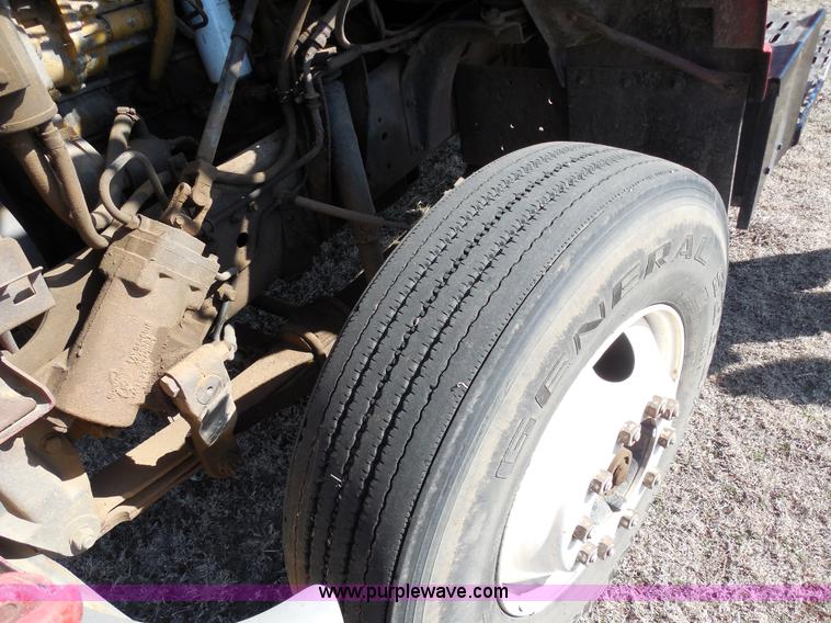 image for item E3352 1992 GMC TopKick water tender truck