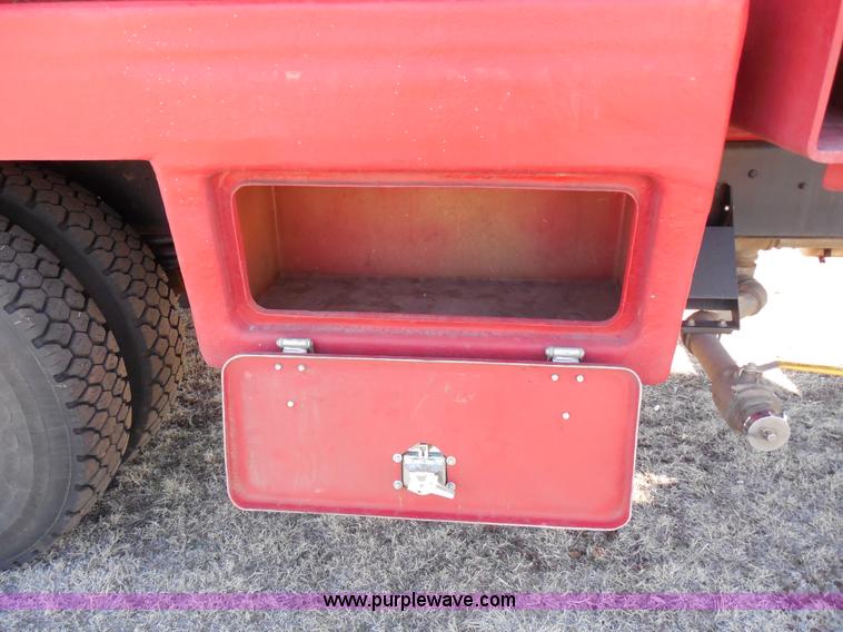 image for item E3352 1992 GMC TopKick water tender truck