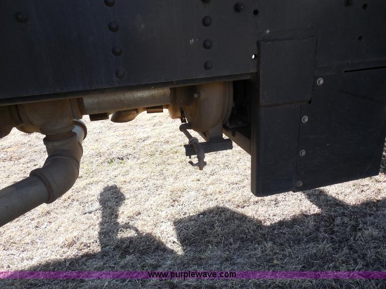 image for item E3352 1992 GMC TopKick water tender truck