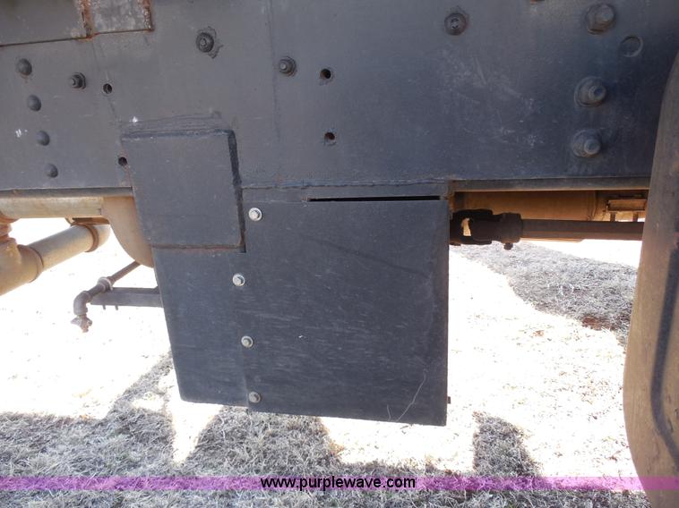 image for item E3352 1992 GMC TopKick water tender truck