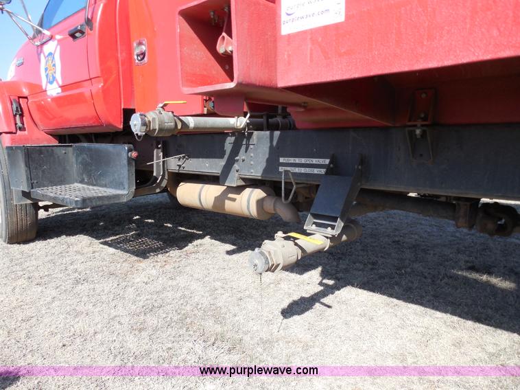 image for item E3352 1992 GMC TopKick water tender truck