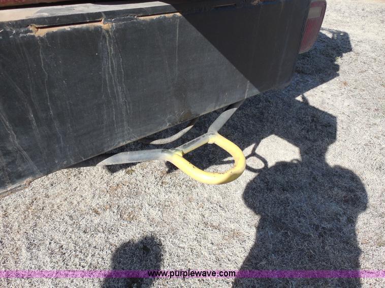 image for item E3352 1992 GMC TopKick water tender truck