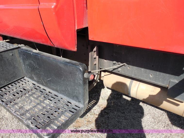 image for item E3352 1992 GMC TopKick water tender truck