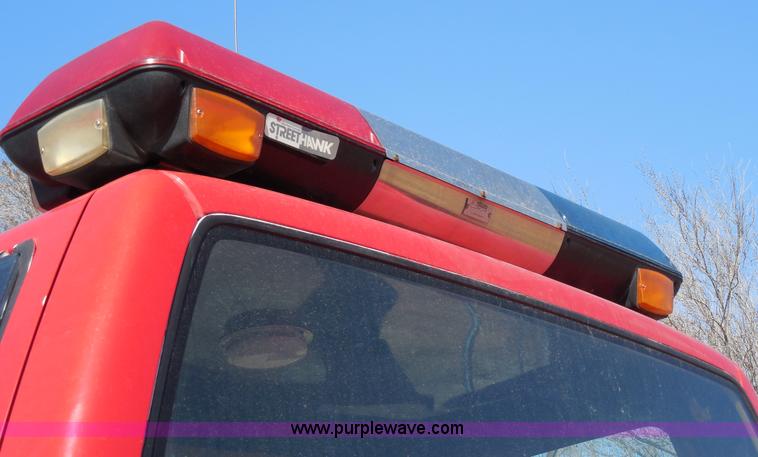 image for item E3352 1992 GMC TopKick water tender truck