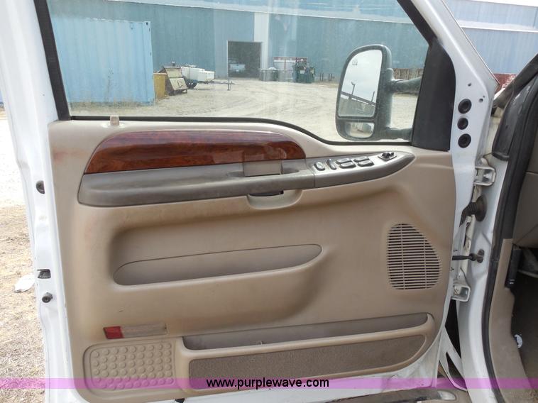 image for item E3364 2000 Ford Excursion Limited SUV