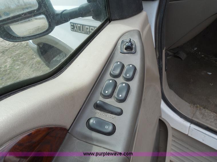 image for item E3364 2000 Ford Excursion Limited SUV