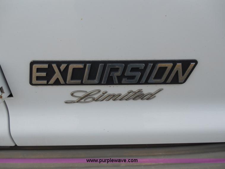 image for item E3364 2000 Ford Excursion Limited SUV