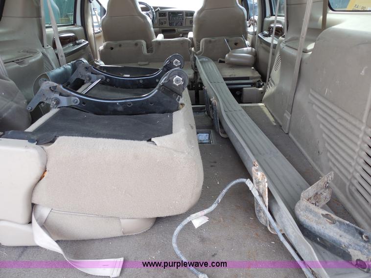 image for item E3364 2000 Ford Excursion Limited SUV