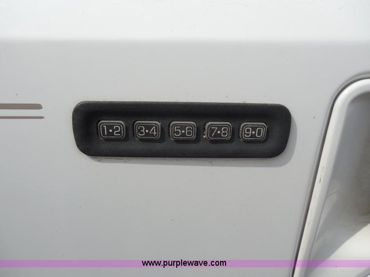 image for item E3364 2000 Ford Excursion Limited SUV