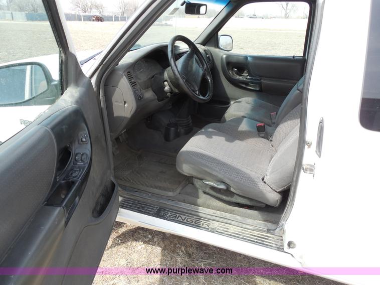 image for item E3366 1999 Ford Ranger XLT SuperCab pickup truck