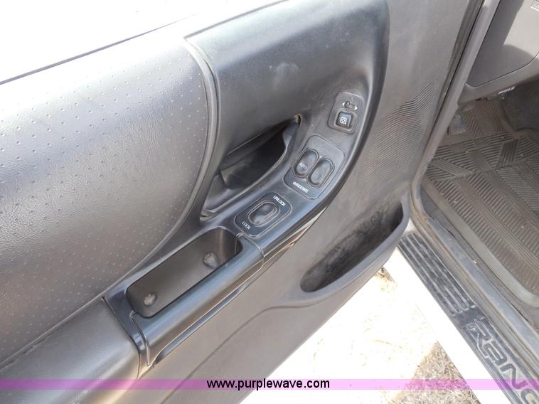 image for item E3366 1999 Ford Ranger XLT SuperCab pickup truck