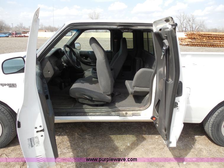 image for item E3366 1999 Ford Ranger XLT SuperCab pickup truck