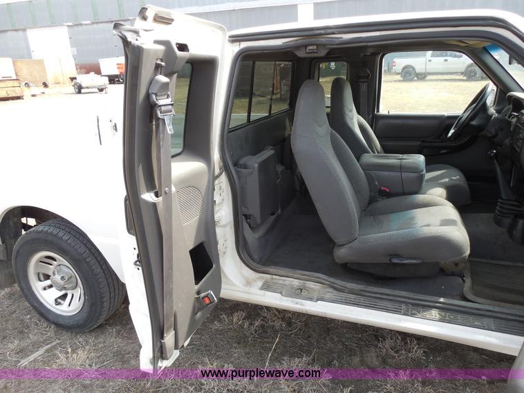 image for item E3366 1999 Ford Ranger XLT SuperCab pickup truck