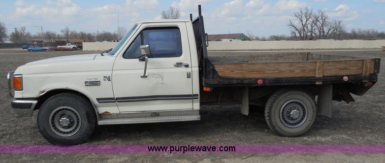 image for item E3367 1991 Ford F250 XLT Lariat flatbed truck