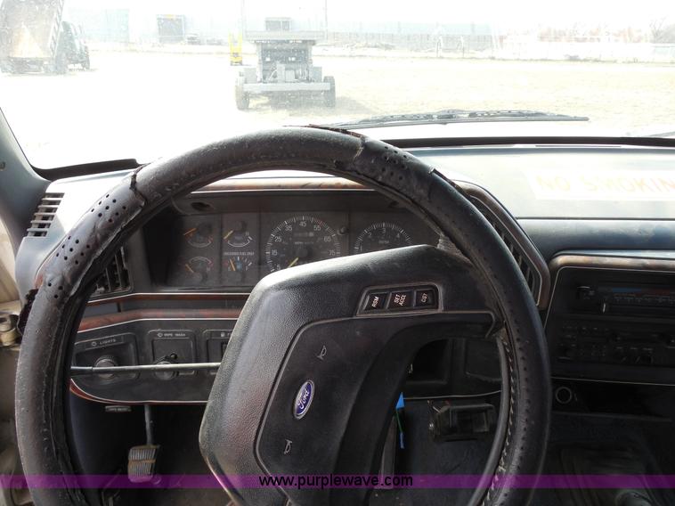 image for item E3367 1991 Ford F250 XLT Lariat flatbed truck